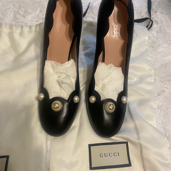 NWOT Gucci Black Scalloped Leather Willow Pearl Embellished Block heel Pumps - Picture 14 of 15